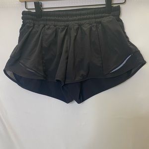 Lululemon Black Hotty Hot High-rise Short 2.5in